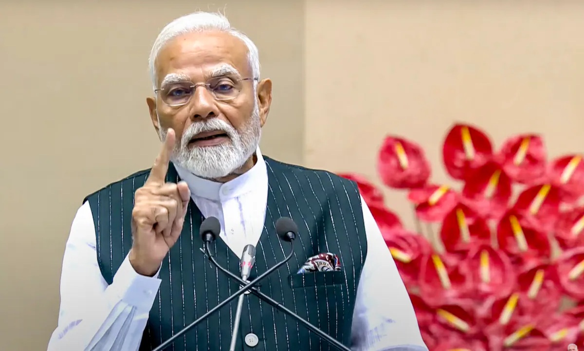 পাকিস্তানকে হাঁটু গেড়ে বসতে বাধ্য করার দাবি মোদির